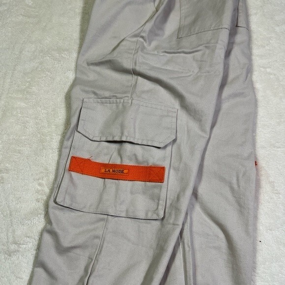 Guys/ Unisex Patched Pocket Buckle Detail Cargo Pants - Picture 8 of 9